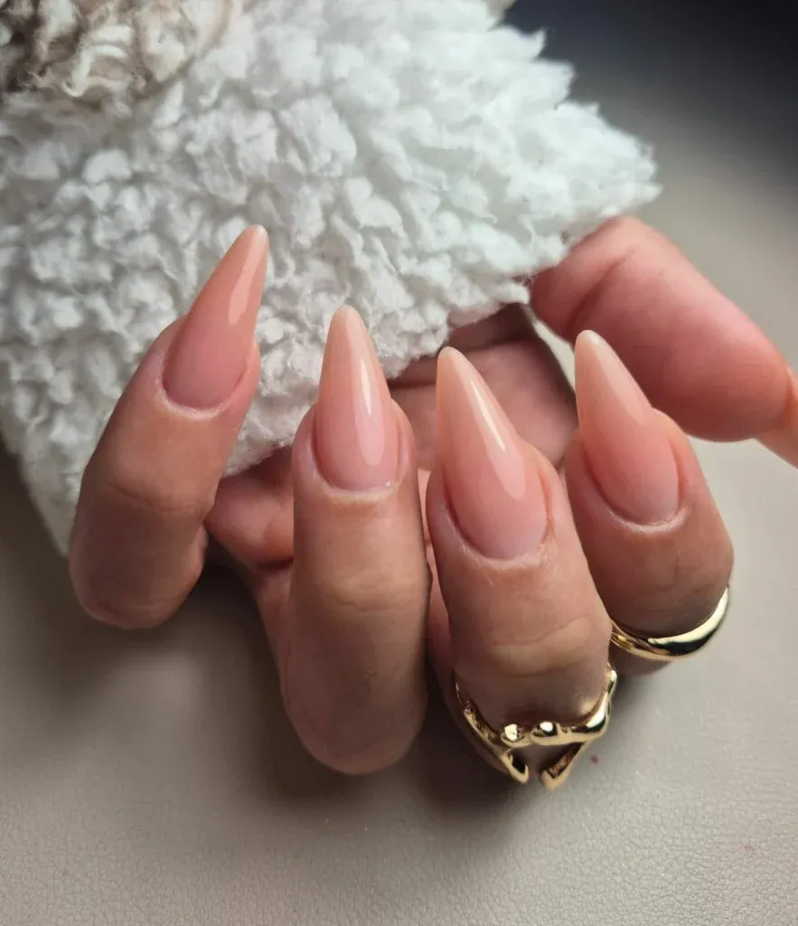 Pose de gel nude par Signé Théa